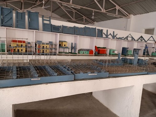 Model and Engineering Mechanics Laboratory